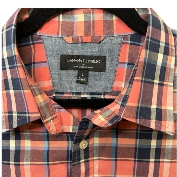 Banana Republic Men's Classic Short Sleeve Button Down. Size Large - Picture 3 of 3
